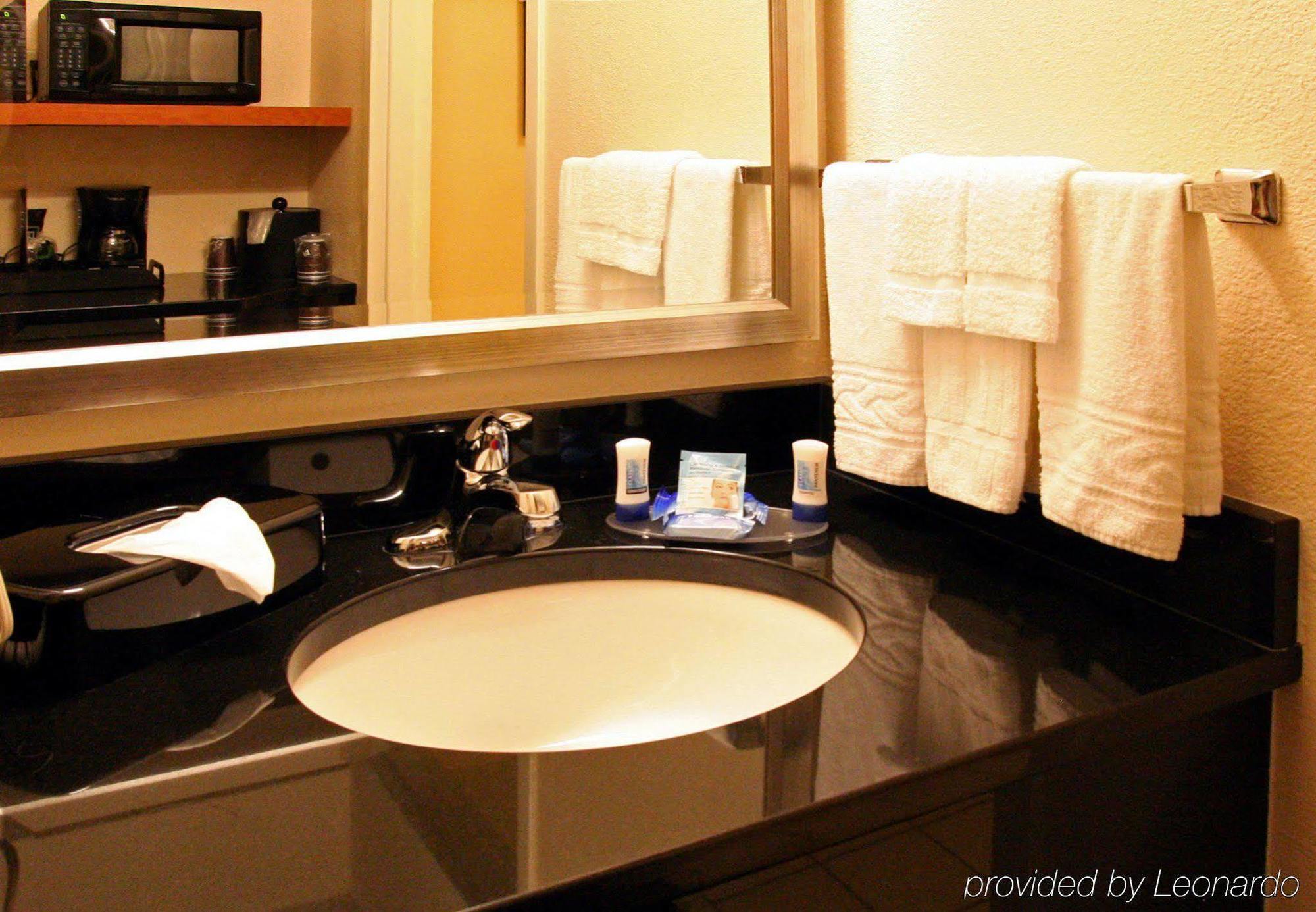 Fairfield Inn & Suites Hilton Head Island בלאפטון חדר תמונה
